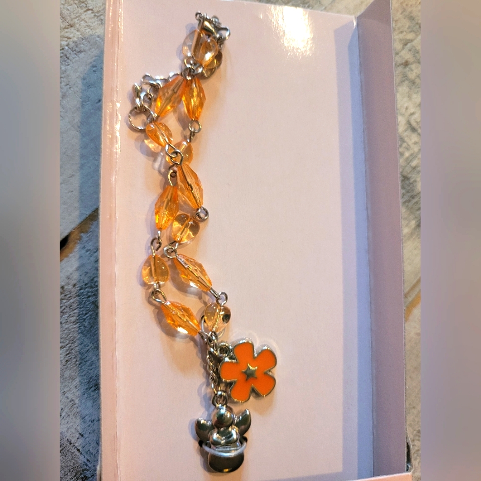 New In Box Aunt Peach Beaded Bracelet By Russ 13$